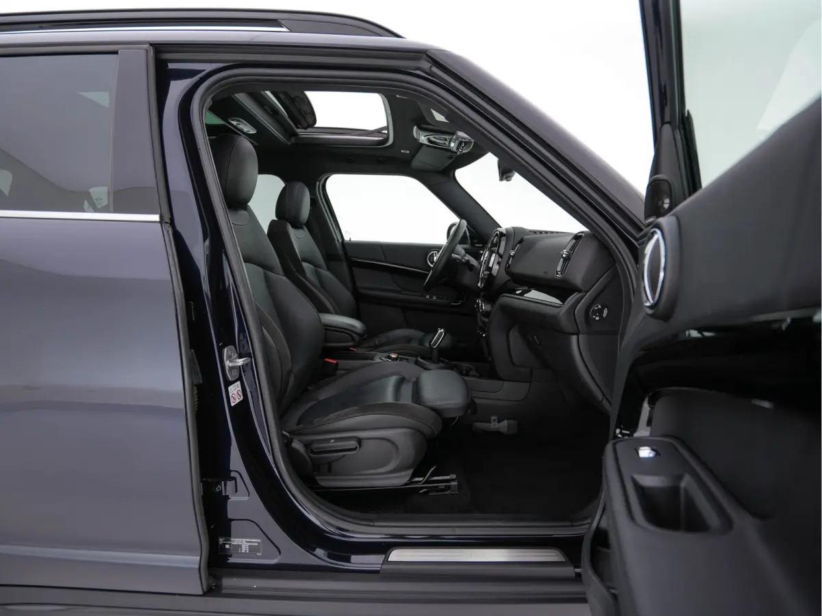 Mini 1.5 Cooper Chili Aut. *PANO | LEATHER-FABRIC | FULL-LED | HARMAN/KARDON | HEATED-SPORTSEATS | KEYLESS | NAVI-FULLMAP | PRIVACY-GLASS | AMBIENTLIGHT | ECC | PDC | CRUISE | 18''ALU*
