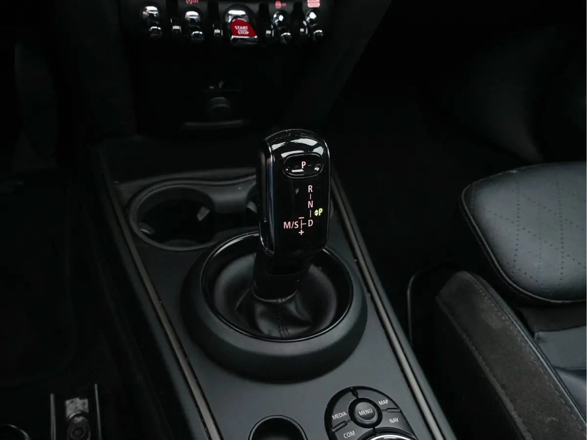 Mini 1.5 Cooper Chili Aut. *PANO | LEATHER-FABRIC | FULL-LED | HARMAN/KARDON | HEATED-SPORTSEATS | KEYLESS | NAVI-FULLMAP | PRIVACY-GLASS | AMBIENTLIGHT | ECC | PDC | CRUISE | 18''ALU*