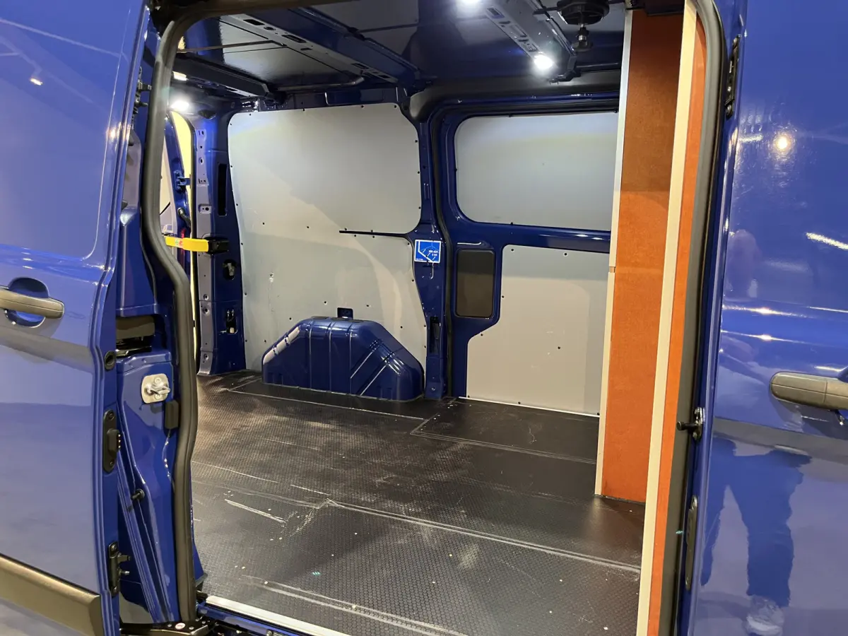 280 2.0 TDCI L1H1 Trend 130 PK Automaat / Euro 6 / Schuifdeur L + R / Airco / CarPlay / Cruise Control Adap. / Trekhaak / Navigatie / 3-Zits