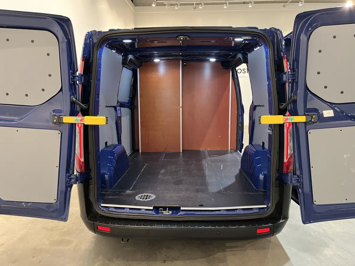 280 2.0 TDCI L1H1 Trend 130 PK Automaat / Euro 6 / Schuifdeur L + R / Airco / CarPlay / Cruise Control Adap. / Trekhaak / Navigatie / 3-Zits