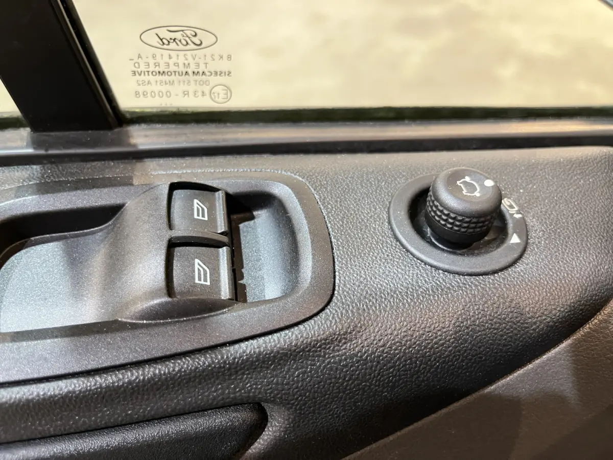 280 2.0 TDCI L1H1 Trend 130 PK Automaat / Euro 6 / Schuifdeur L + R / Airco / CarPlay / Cruise Control Adap. / Trekhaak / Navigatie / 3-Zits