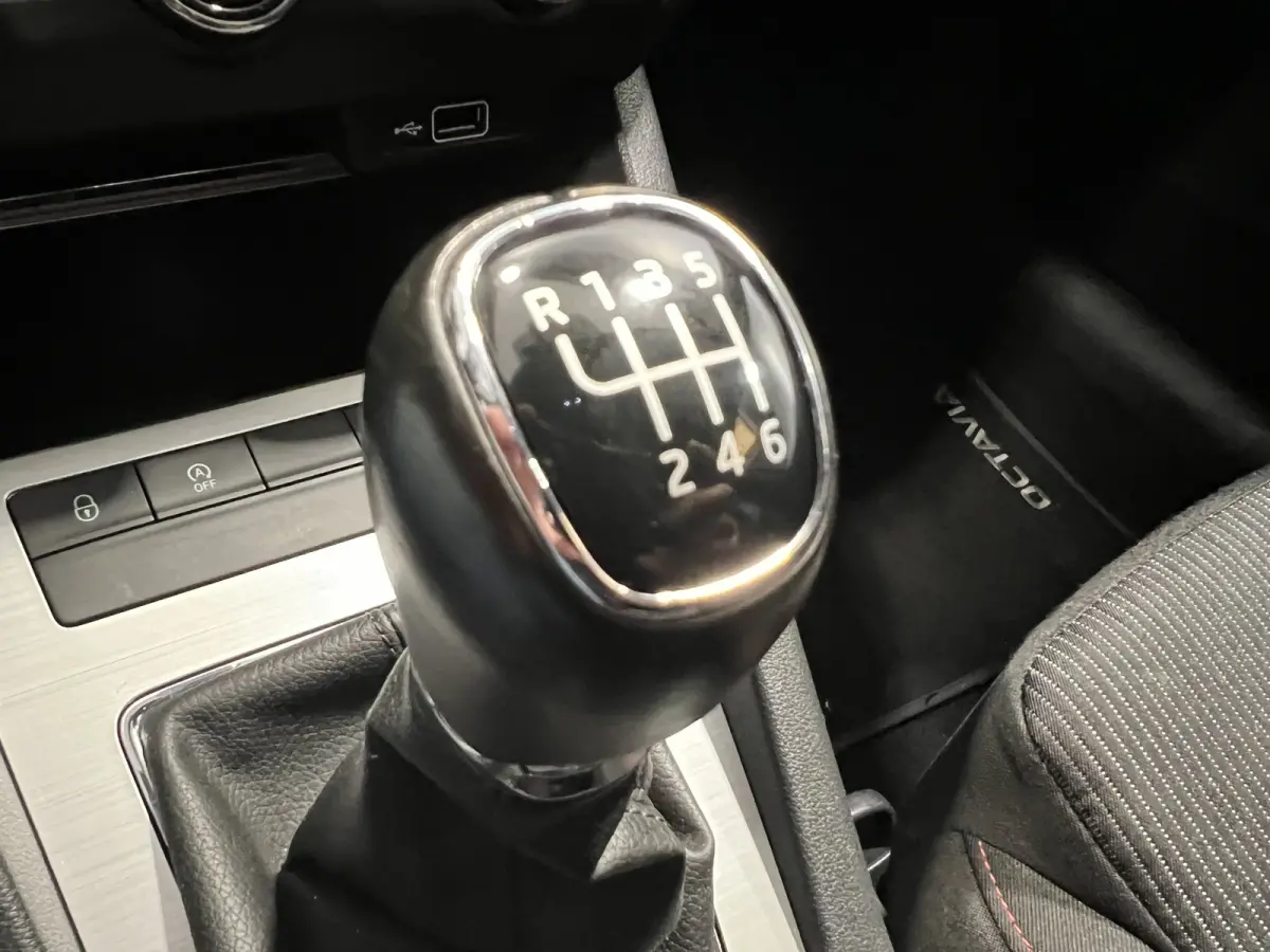 1.0 TSI Greentech Sport Business | Navigatie/Android/Apple Carplay | LM Velgen 17" | Cruise Control | Airco |