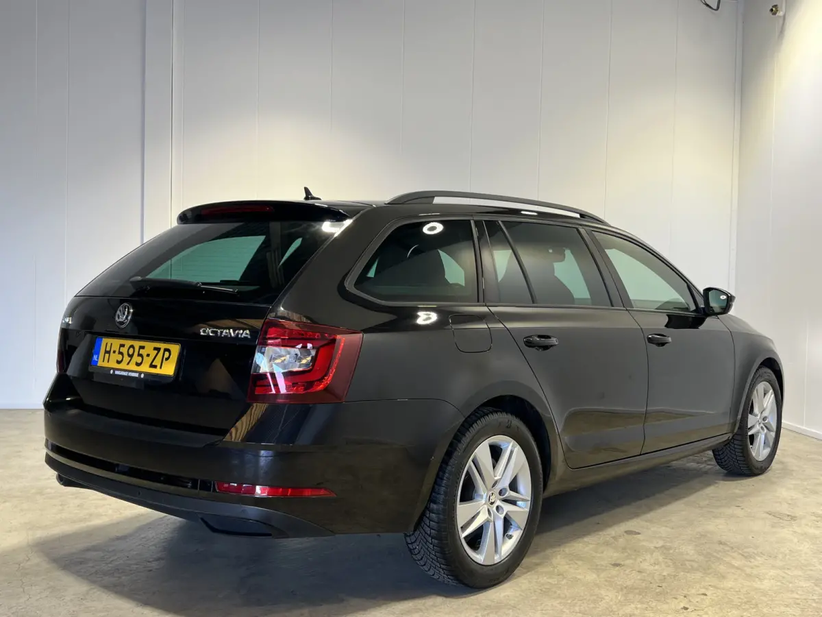 1.0 TSI Greentech Sport Business | Navigatie/Android/Apple Carplay | LM Velgen 17" | Cruise Control | Airco |