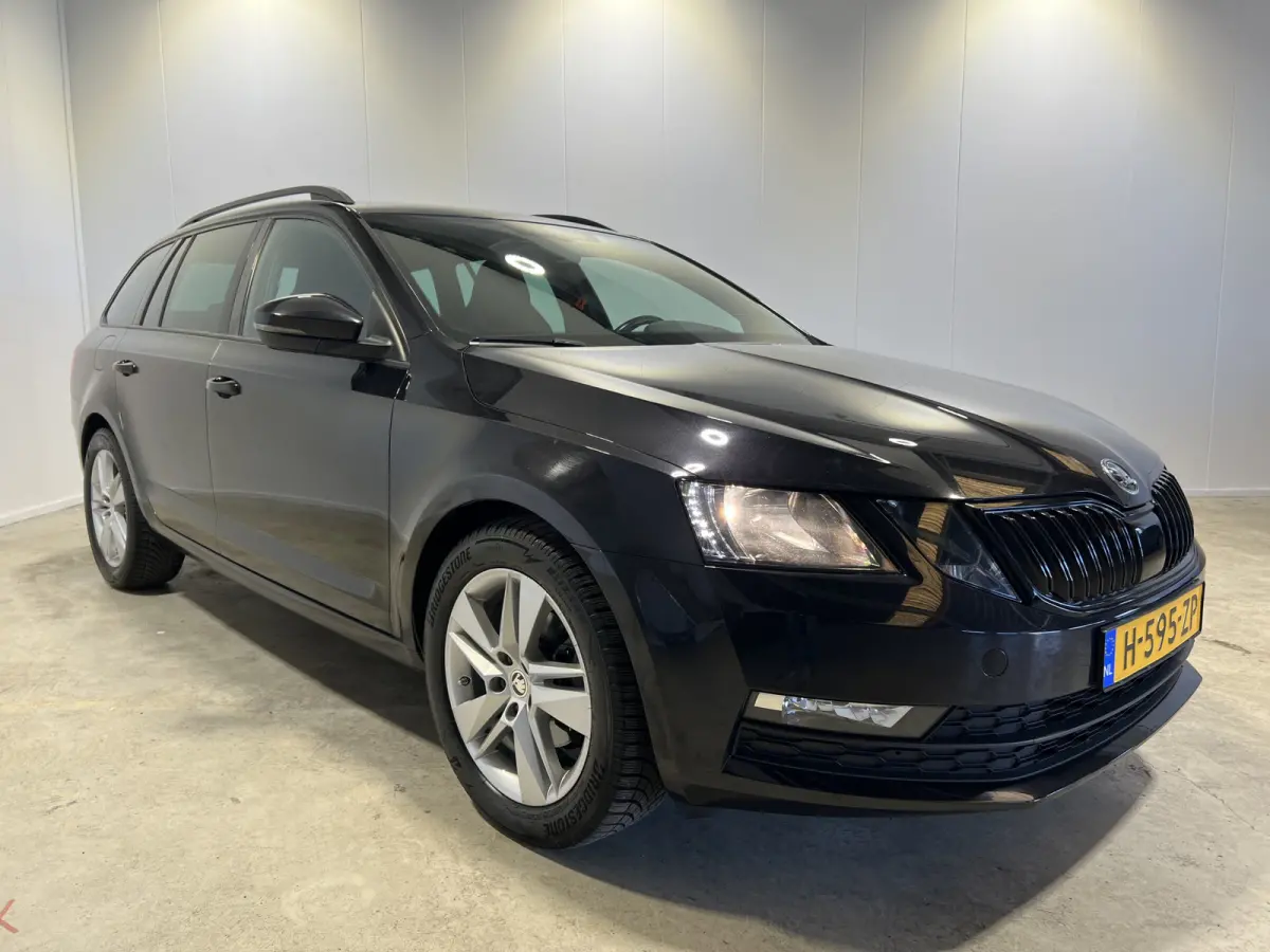 1.0 TSI Greentech Sport Business | Navigatie/Android/Apple Carplay | LM Velgen 17" | Cruise Control | Airco |