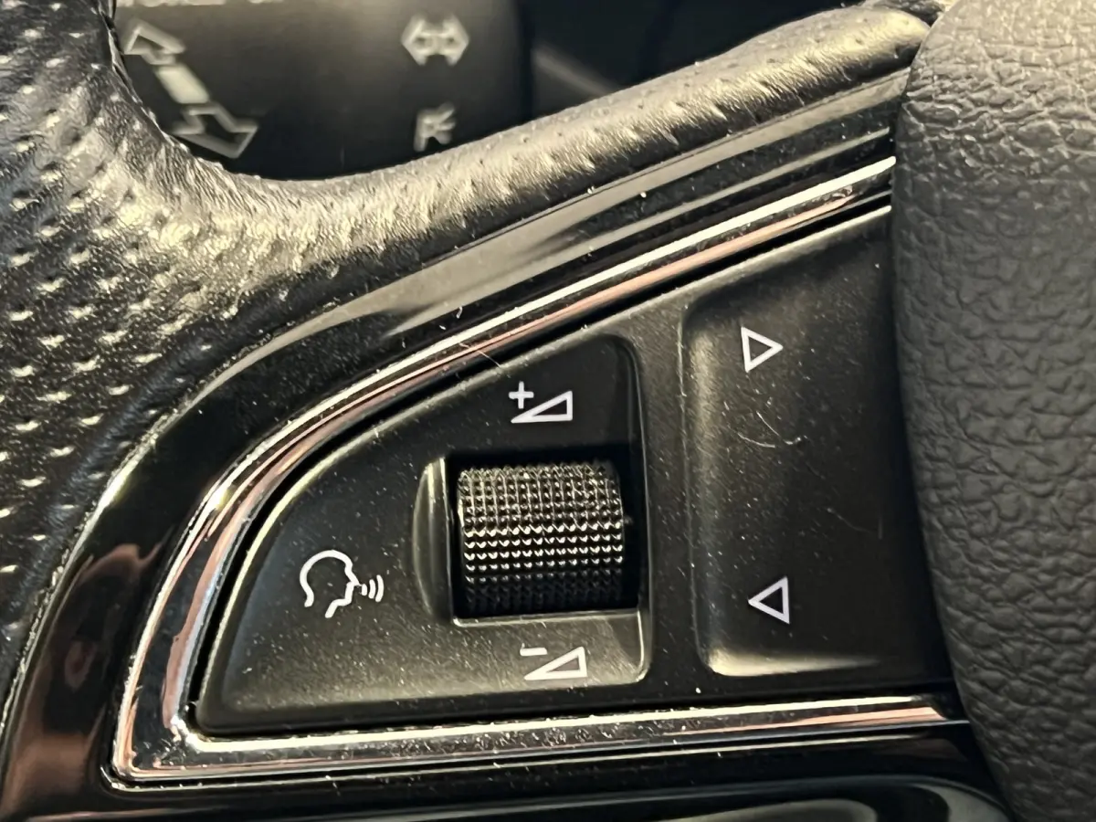 1.0 TSI Greentech Sport Business | Navigatie/Android/Apple Carplay | LM Velgen 17" | Cruise Control | Airco |