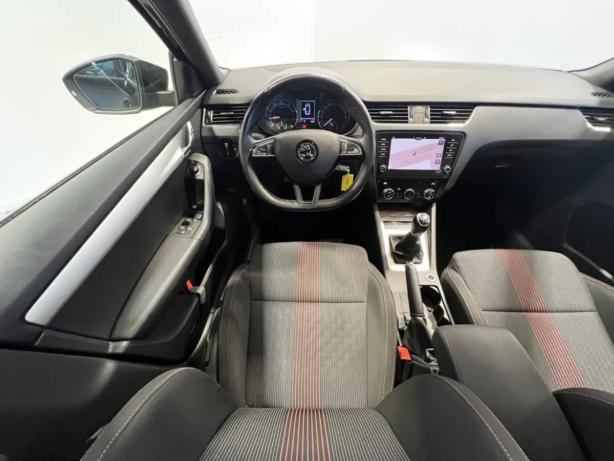 1.0 TSI Greentech Sport Business | Navigatie/Android/Apple Carplay | LM Velgen 17" | Cruise Control | Airco |