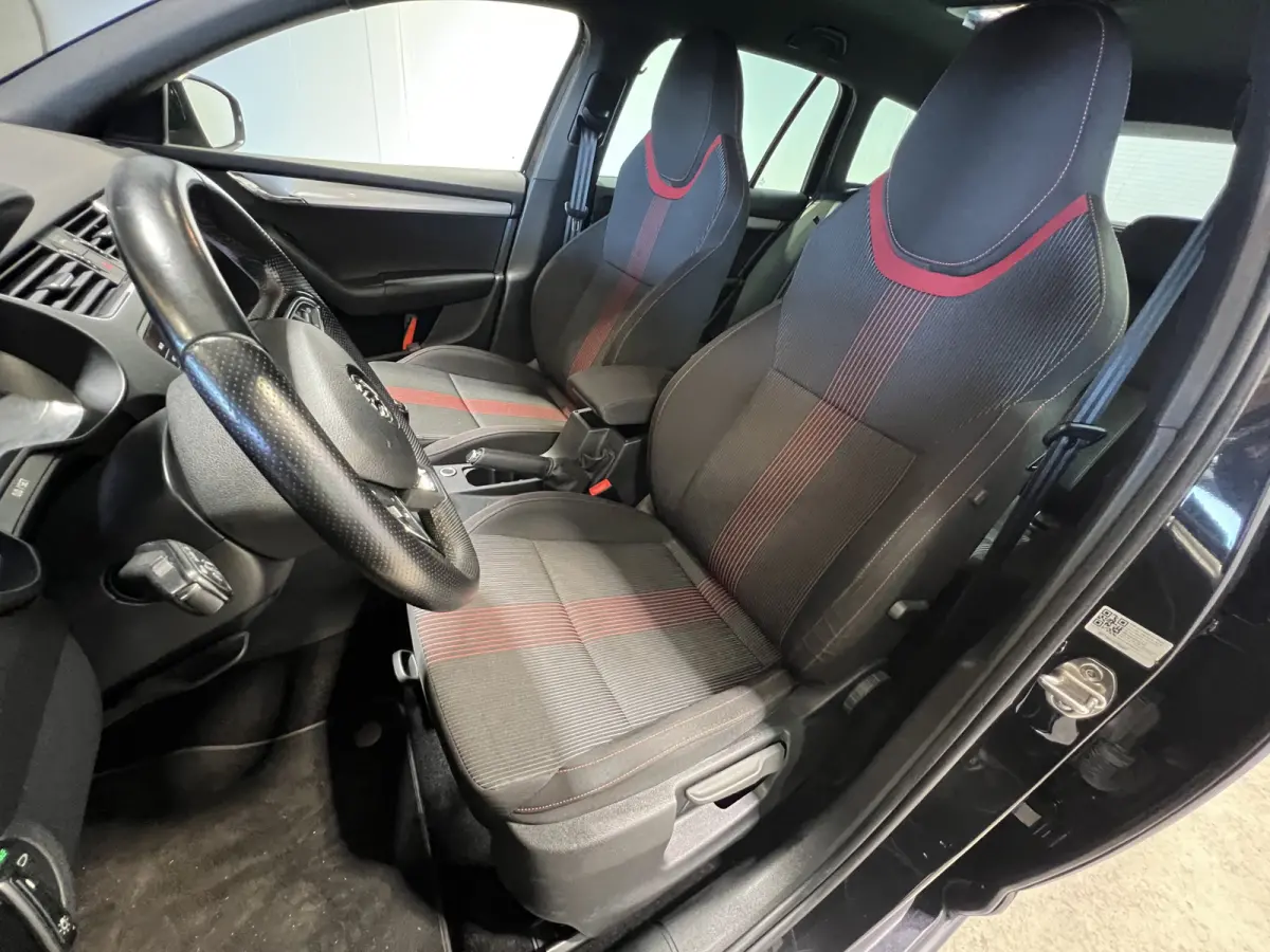 1.0 TSI Greentech Sport Business | Navigatie/Android/Apple Carplay | LM Velgen 17" | Cruise Control | Airco |