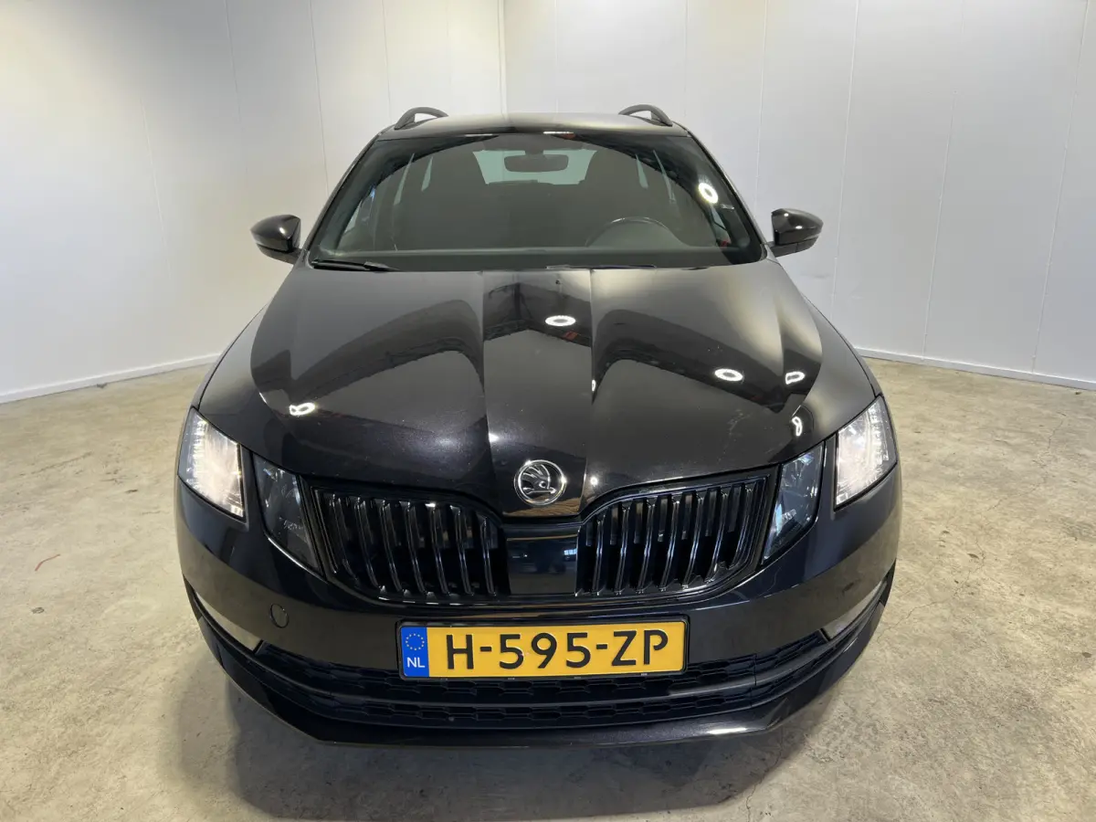 1.0 TSI Greentech Sport Business | Navigatie/Android/Apple Carplay | LM Velgen 17" | Cruise Control | Airco |
