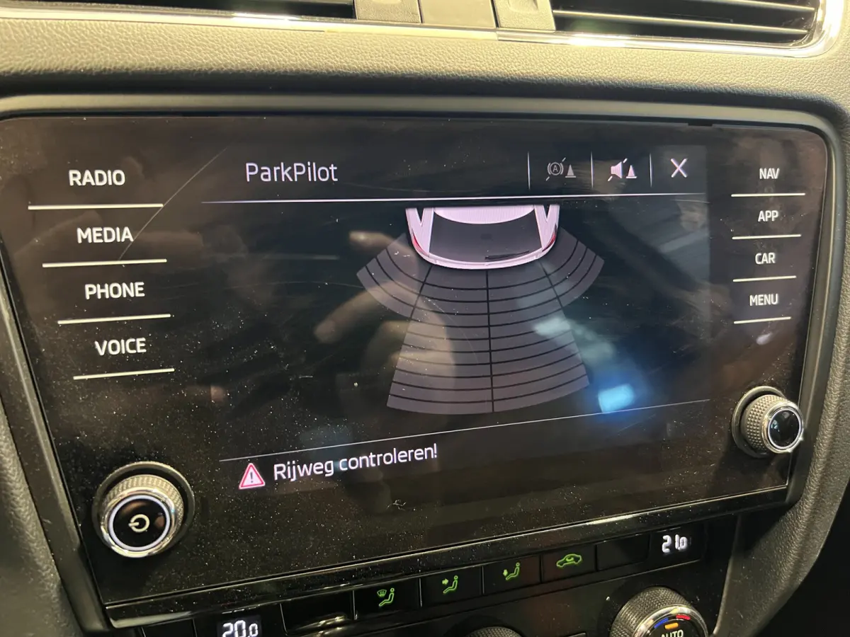 1.0 TSI Greentech Sport Business | Navigatie/Android/Apple Carplay | LM Velgen 17" | Cruise Control | Airco |