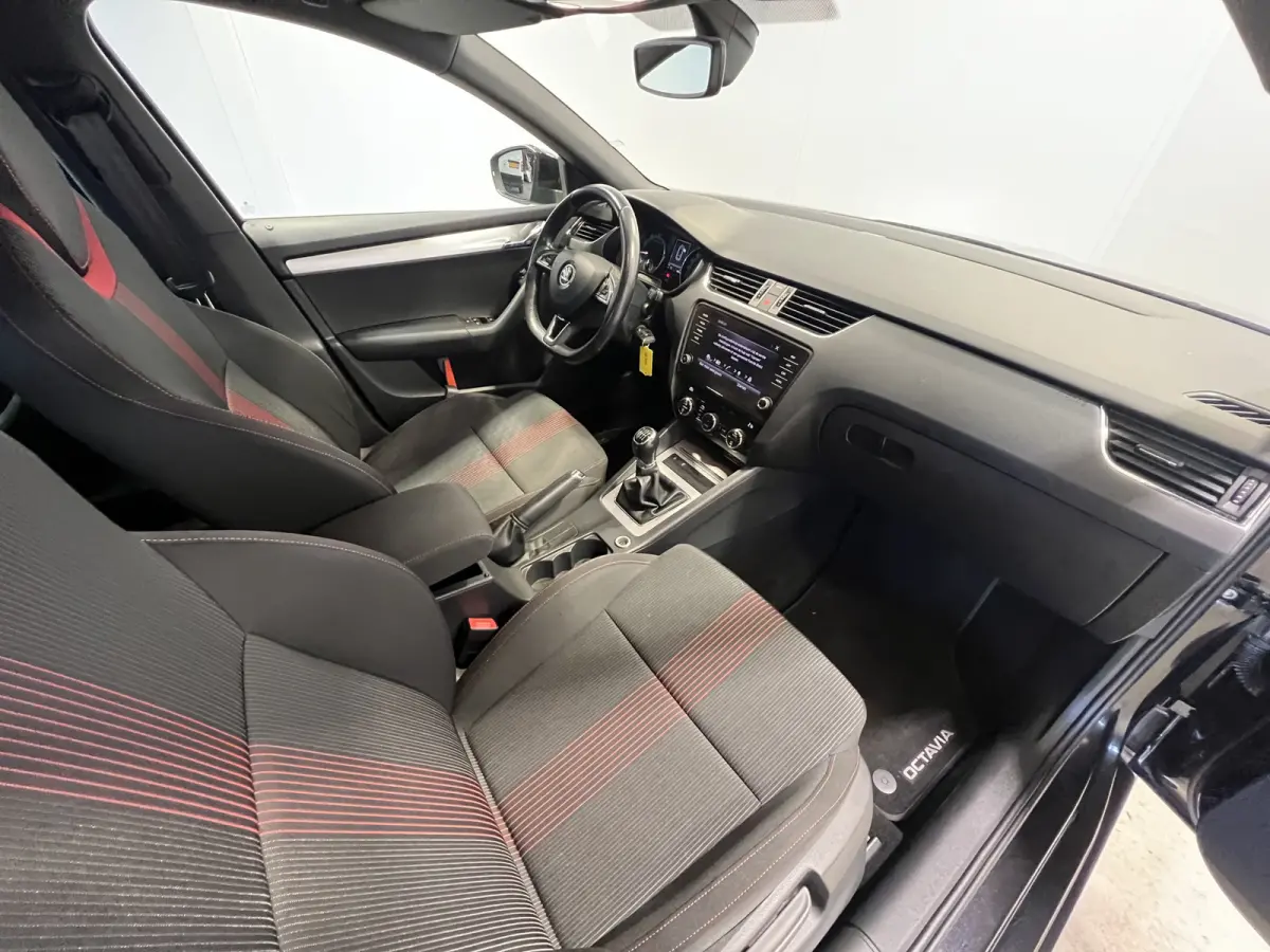 1.0 TSI Greentech Sport Business | Navigatie/Android/Apple Carplay | LM Velgen 17" | Cruise Control | Airco |