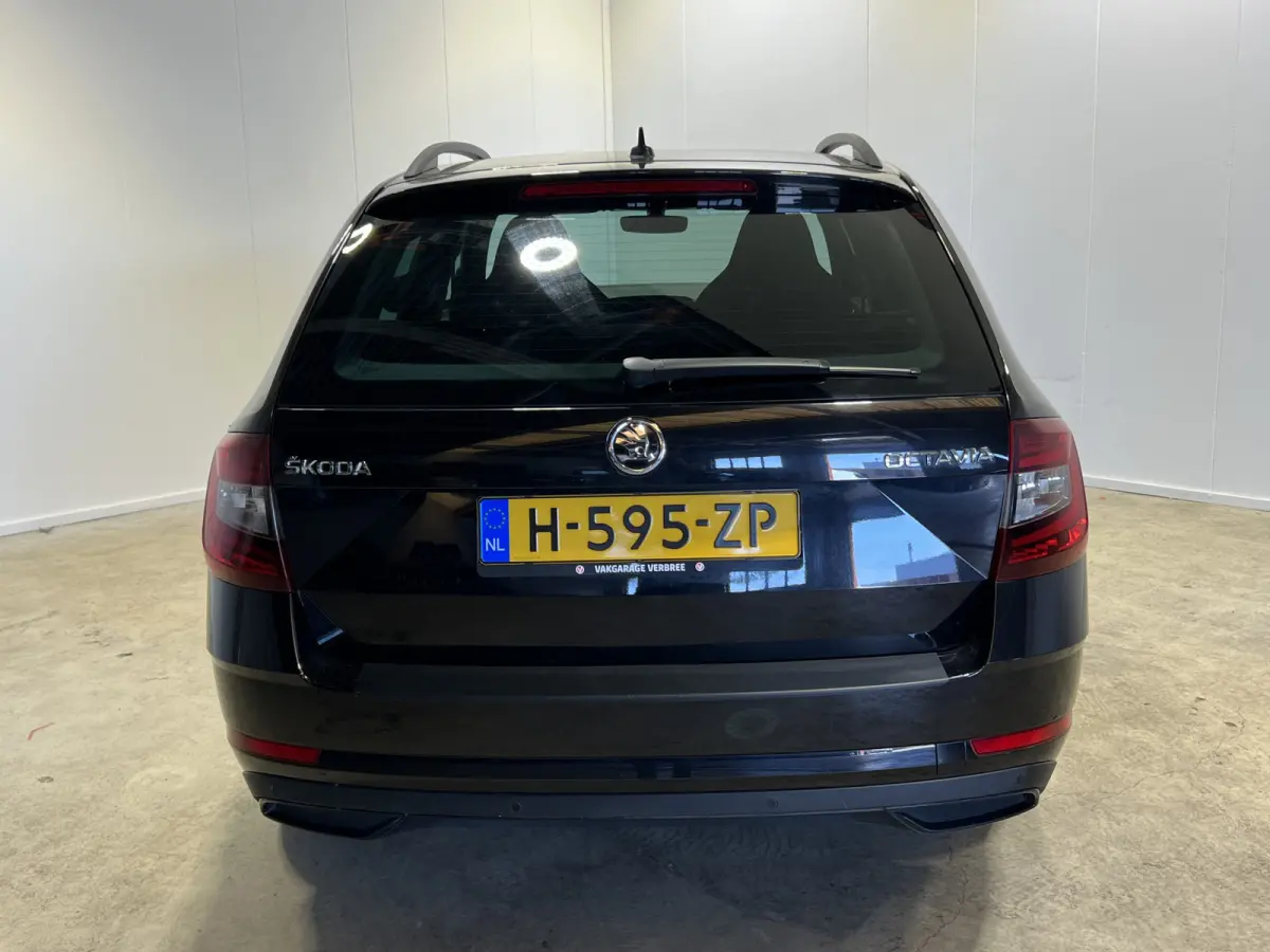1.0 TSI Greentech Sport Business | Navigatie/Android/Apple Carplay | LM Velgen 17" | Cruise Control | Airco |