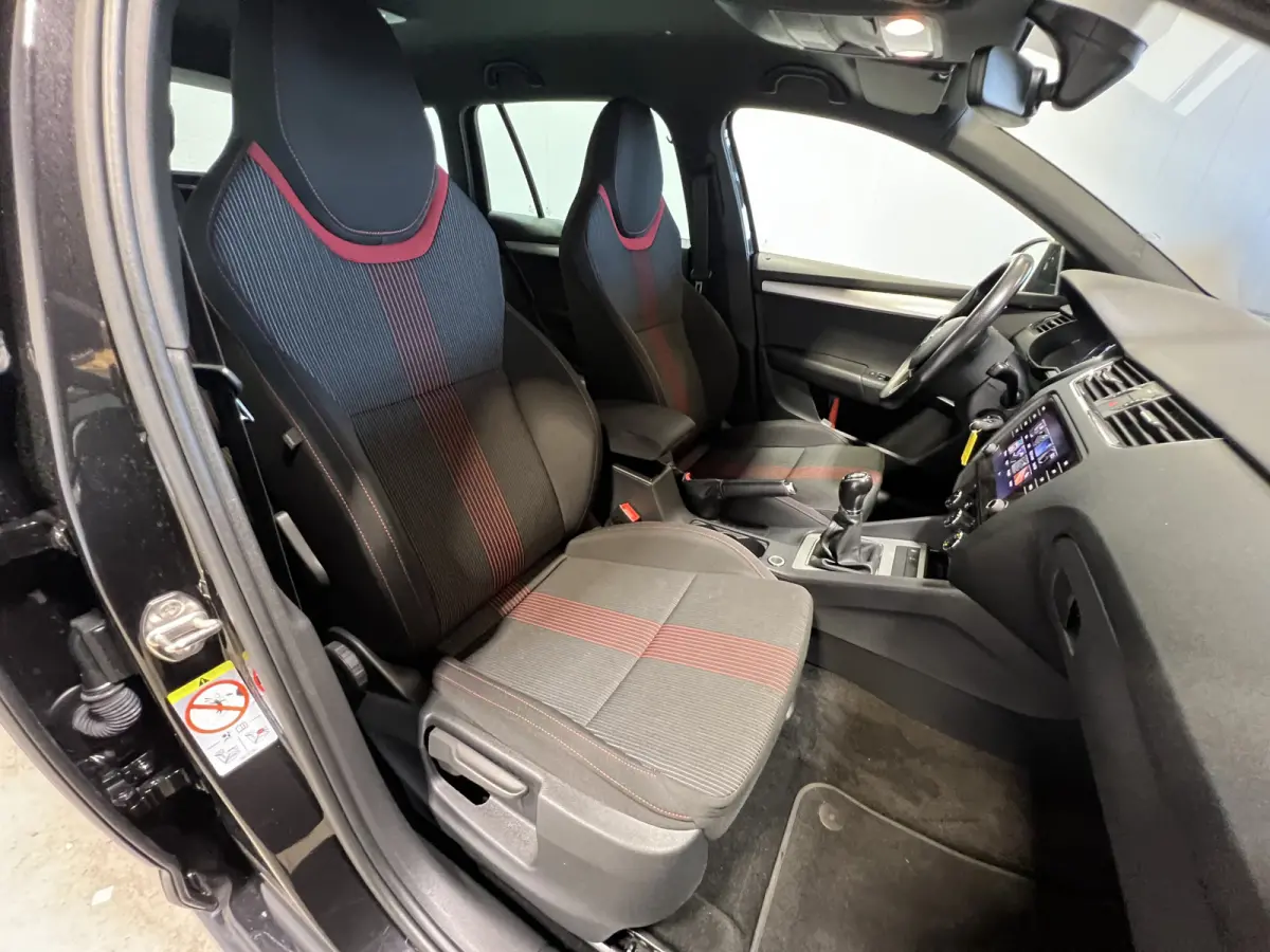 1.0 TSI Greentech Sport Business | Navigatie/Android/Apple Carplay | LM Velgen 17" | Cruise Control | Airco |