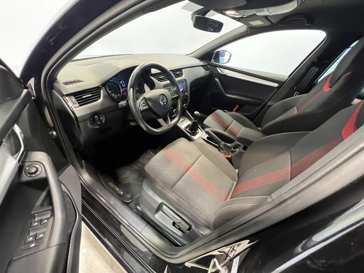 1.0 TSI Greentech Sport Business | Navigatie/Android/Apple Carplay | LM Velgen 17" | Cruise Control | Airco |
