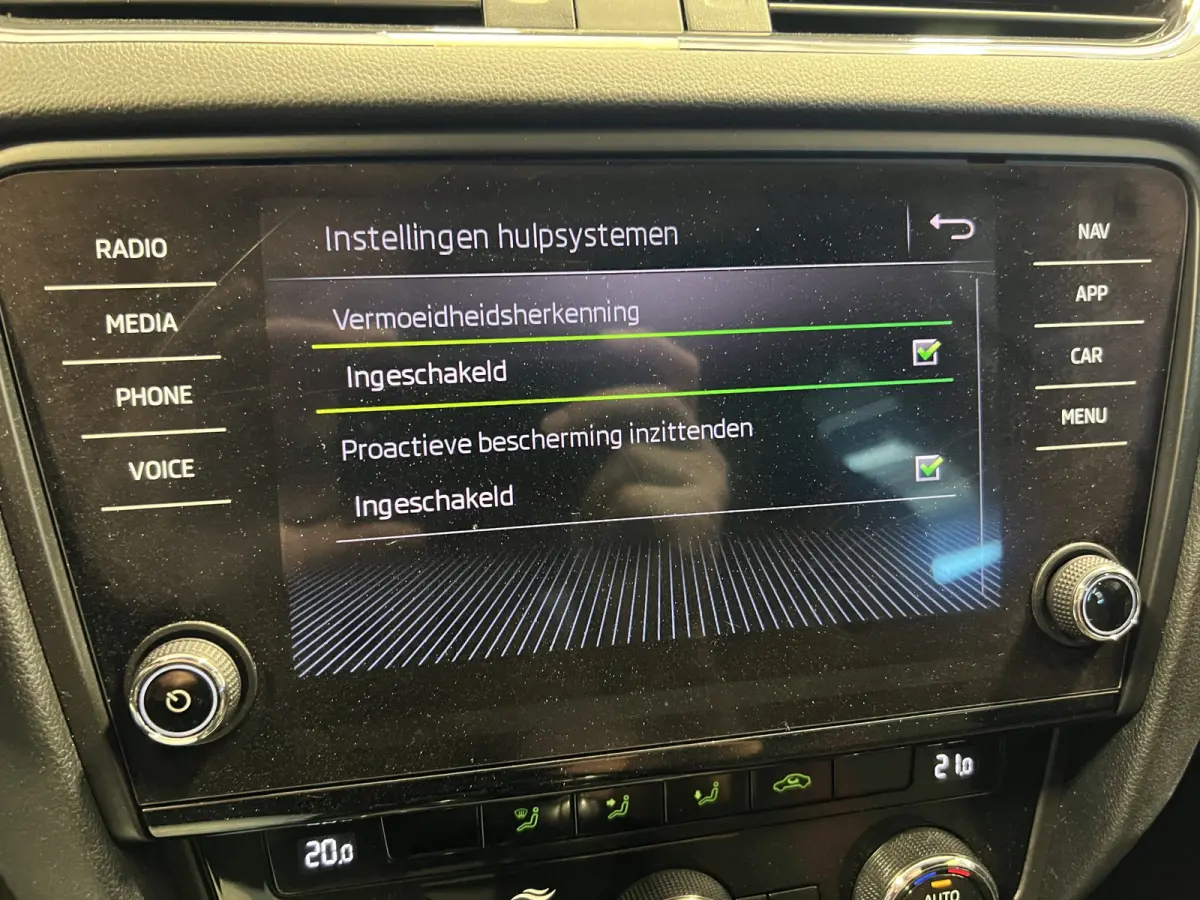 1.0 TSI Greentech Sport Business | Navigatie/Android/Apple Carplay | LM Velgen 17" | Cruise Control | Airco |