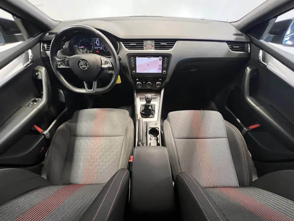 1.0 TSI Greentech Sport Business | Navigatie/Android/Apple Carplay | LM Velgen 17" | Cruise Control | Airco |