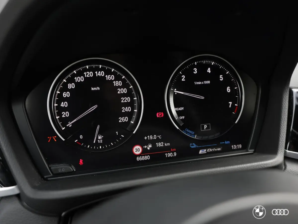 xDr25e M SPORT / HEADUP / HIFI / TREKHAAK / CAMERA / 19"