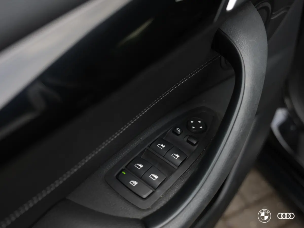 xDr25e M SPORT / HEADUP / HIFI / TREKHAAK / CAMERA / 19"