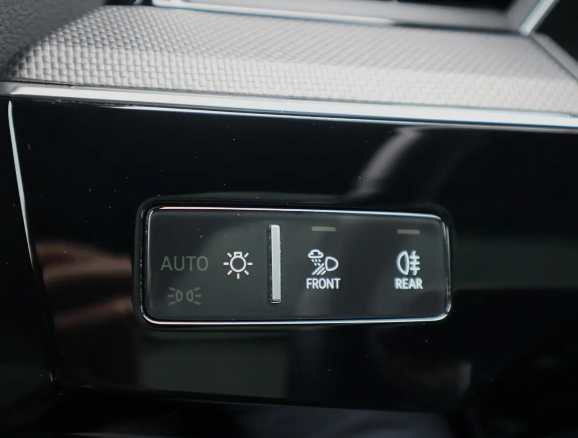 55 quattro S Edition 115 kWh | 94% SOH | Pano | B&O | 22Kw Boordlader | Airco separaat | HUD | 360 | 22 Inch