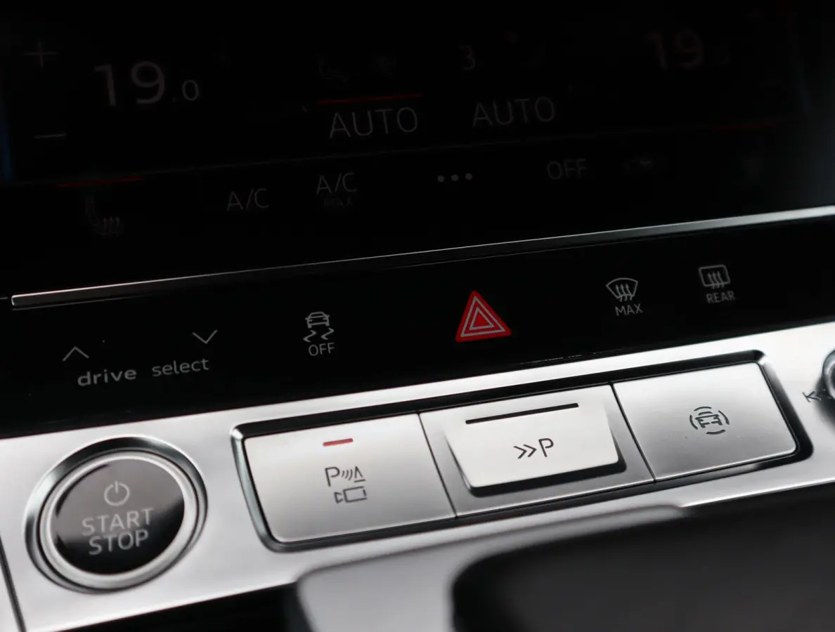 55 quattro S Edition 115 kWh | 94% SOH | Pano | B&O | 22Kw Boordlader | Airco separaat | HUD | 360 | 22 Inch