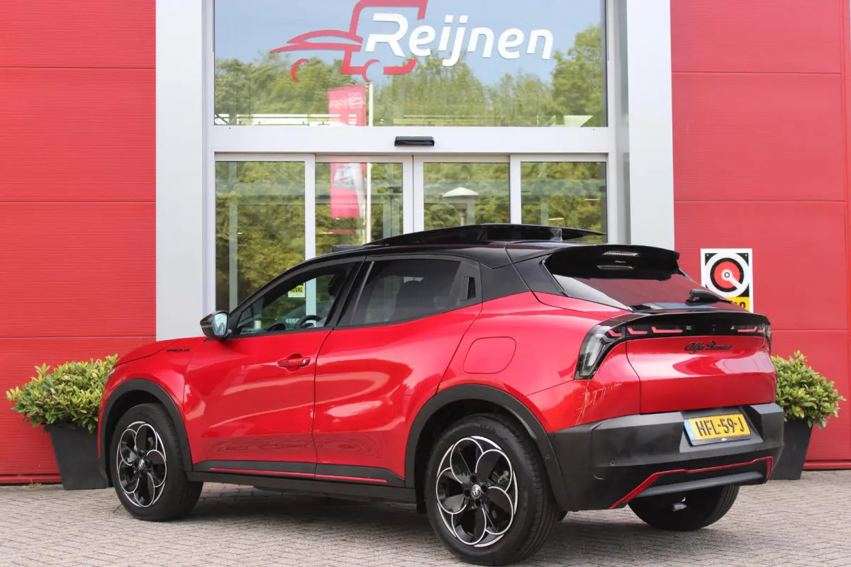 ELETTRICA SPECIALE 156PK 54 kWh | PANORAMISCH SCHUIF/KANTEL DAK | BICOLOR DAK (ZWART DAK) | WARMTEPOMP | TECHNOLOGIE PAKKET (O.A. FULL LED ADAPTIVE MATRIX KOPLAMPEN/DODEHOEK DETECTIE/DRAADLO