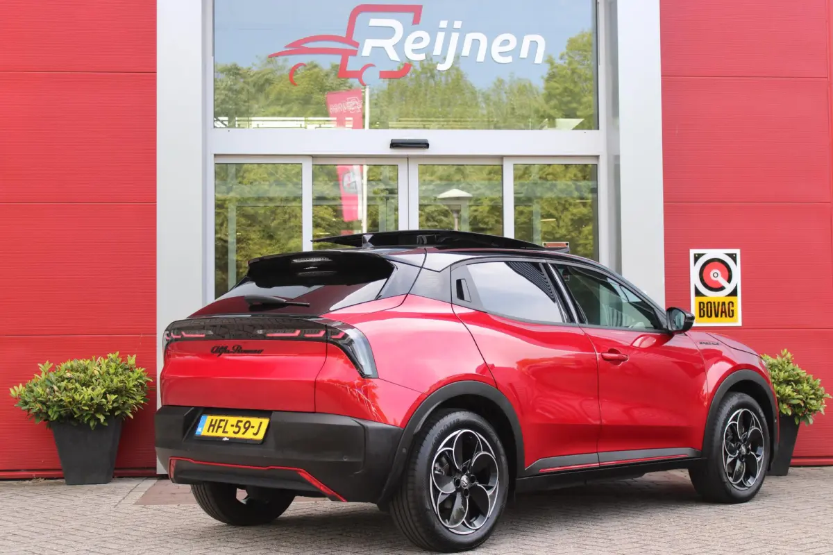 ELETTRICA SPECIALE 156PK 54 kWh | PANORAMISCH SCHUIF/KANTEL DAK | BICOLOR DAK (ZWART DAK) | WARMTEPOMP | TECHNOLOGIE PAKKET (O.A. FULL LED ADAPTIVE MATRIX KOPLAMPEN/DODEHOEK DETECTIE/DRAADLO