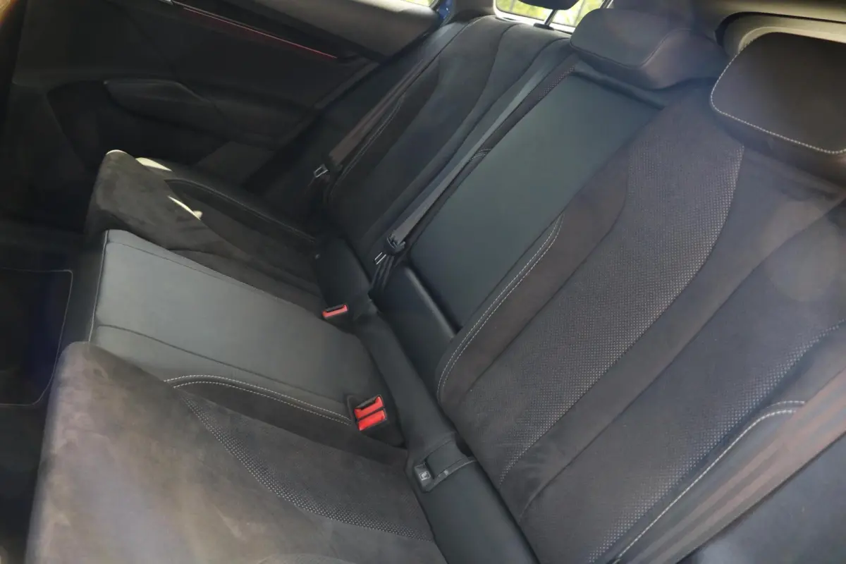 60 180PK |SPORTLINE| AdaptiveCruise AppleCarplay Sportzetels Stoel/stuur verwarming Camera 111000KM BJ2021
