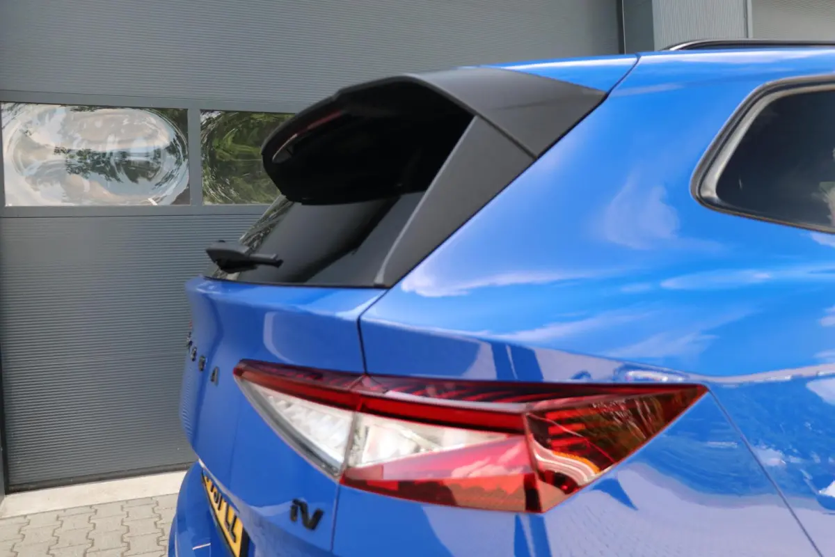 60 180PK |SPORTLINE| AdaptiveCruise AppleCarplay Sportzetels Stoel/stuur verwarming Camera 111000KM BJ2021