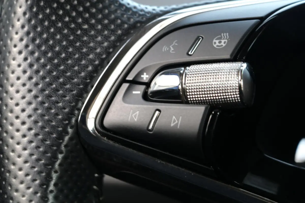 60 180PK |SPORTLINE| AdaptiveCruise AppleCarplay Sportzetels Stoel/stuur verwarming Camera 111000KM BJ2021