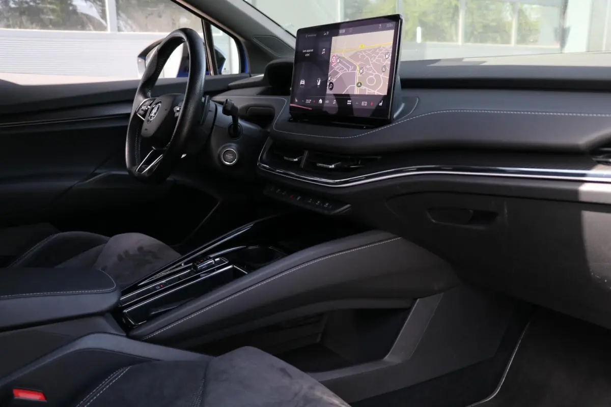 60 180PK |SPORTLINE| AdaptiveCruise AppleCarplay Sportzetels Stoel/stuur verwarming Camera 111000KM BJ2021