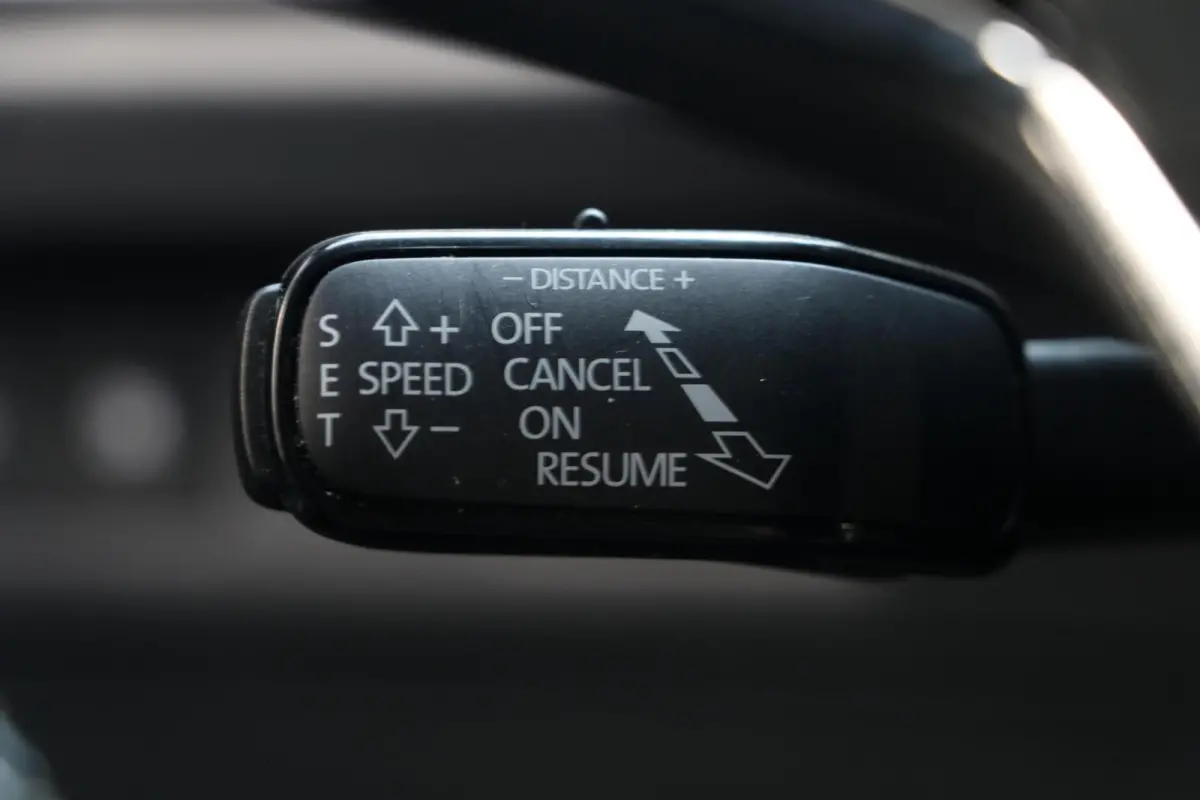 60 180PK |SPORTLINE| AdaptiveCruise AppleCarplay Sportzetels Stoel/stuur verwarming Camera 111000KM BJ2021