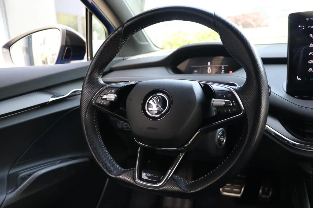 60 180PK |SPORTLINE| AdaptiveCruise AppleCarplay Sportzetels Stoel/stuur verwarming Camera 111000KM BJ2021