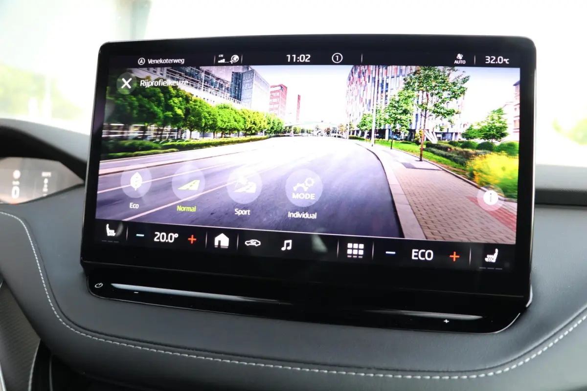 60 180PK |SPORTLINE| AdaptiveCruise AppleCarplay Sportzetels Stoel/stuur verwarming Camera 111000KM BJ2021