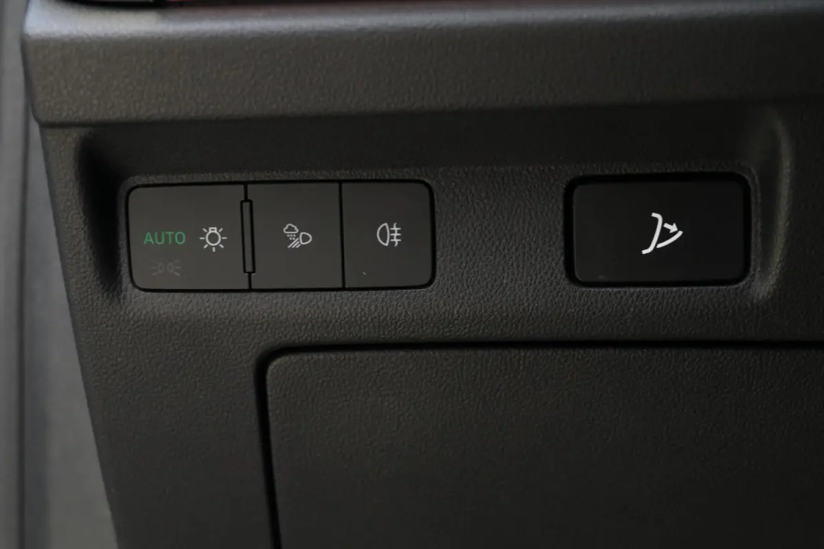 60 180PK |SPORTLINE| AdaptiveCruise AppleCarplay Sportzetels Stoel/stuur verwarming Camera 111000KM BJ2021