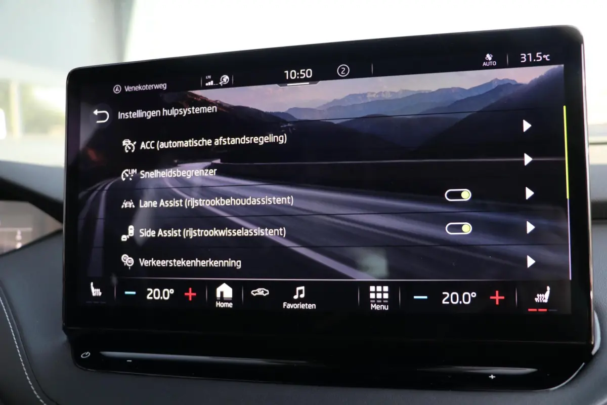 60 180PK |SPORTLINE| AdaptiveCruise AppleCarplay Sportzetels Stoel/stuur verwarming Camera 111000KM BJ2021
