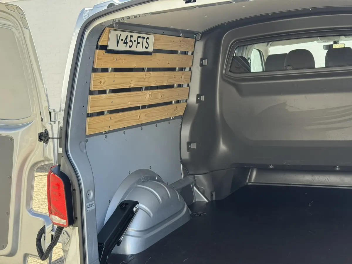 2.0 TDI L2H1 30 DC Highline DSG Trekhaak 2500kg Cruise Carplay Navigatie DAB Radio