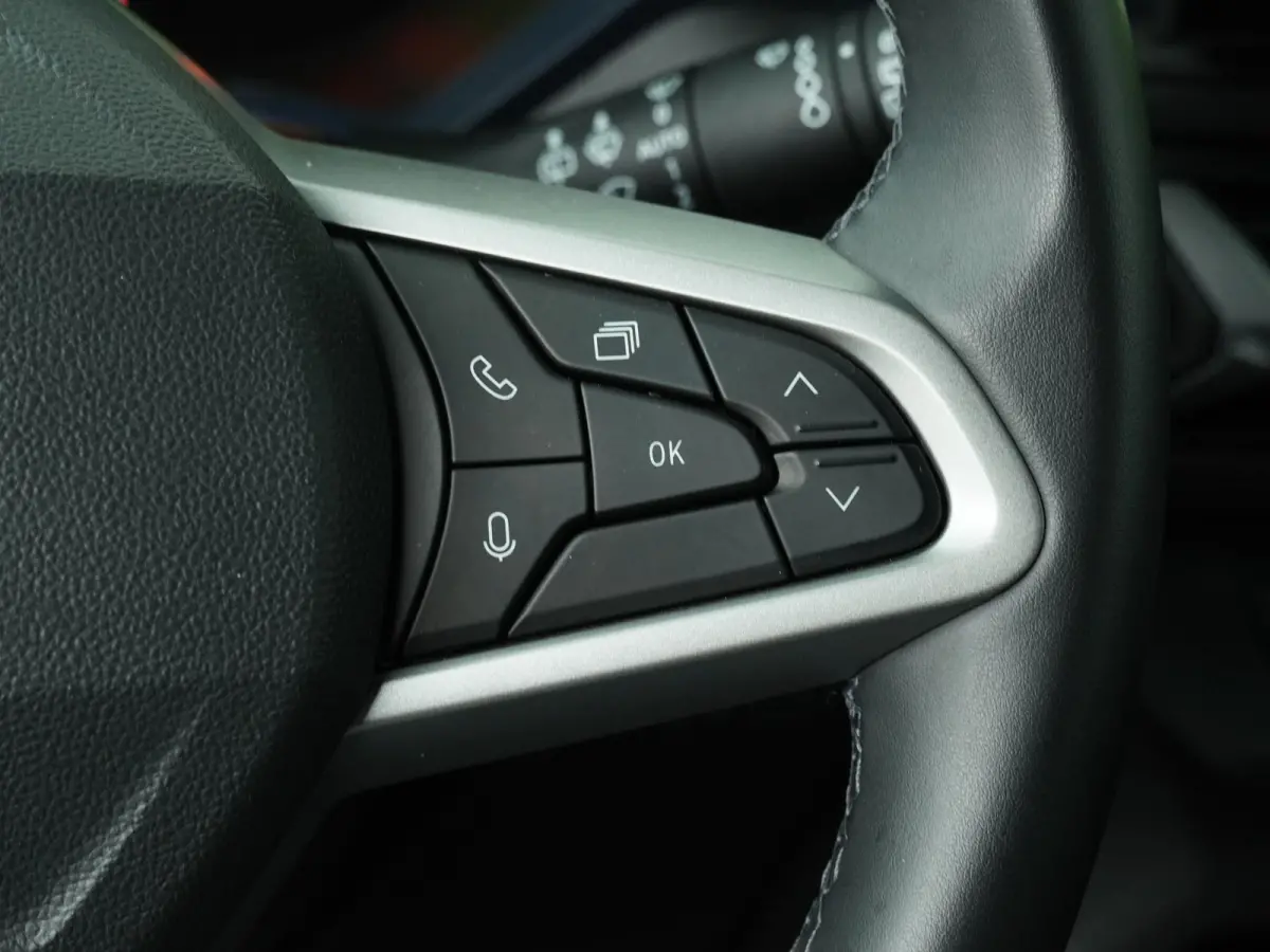 Journey mild hybrid 130 | Navigatie | Parkeercamera | 18" velgen |