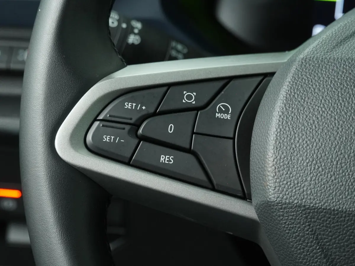 Journey mild hybrid 130 | Navigatie | Parkeercamera | 18" velgen |