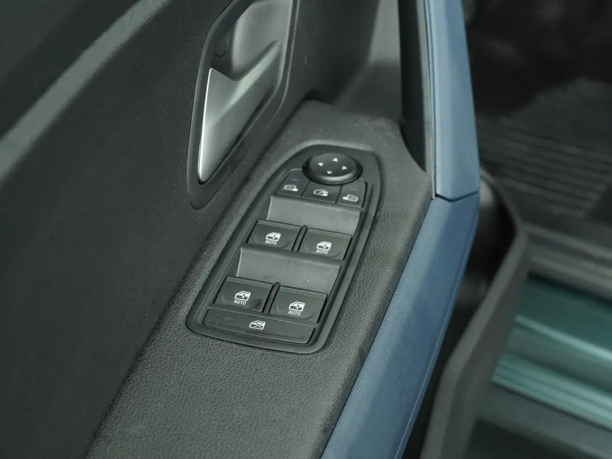 Journey mild hybrid 130 | Navigatie | Parkeercamera | 18" velgen |