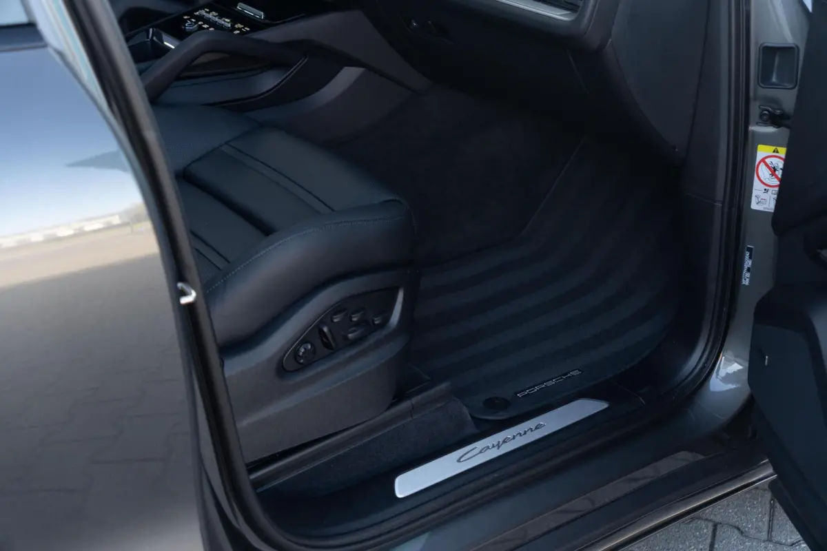 3.0 E-Hybrid|Org NL NAP|SportDesign|Panoramadak|PDCC|PTV|BOSE|Sportuitlaat |Achteras besturing|Full Options|Dealer Onderhouden