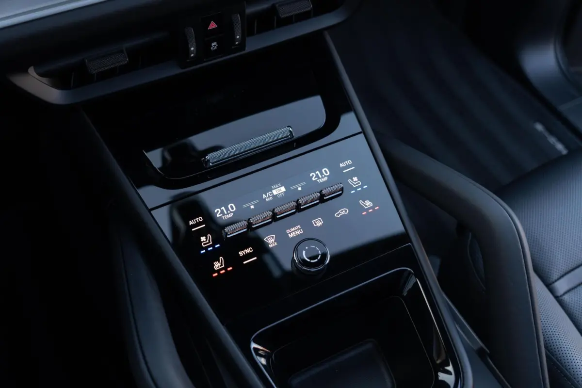 3.0 E-Hybrid|Org NL NAP|SportDesign|Panoramadak|PDCC|PTV|BOSE|Sportuitlaat |Achteras besturing|Full Options|Dealer Onderhouden