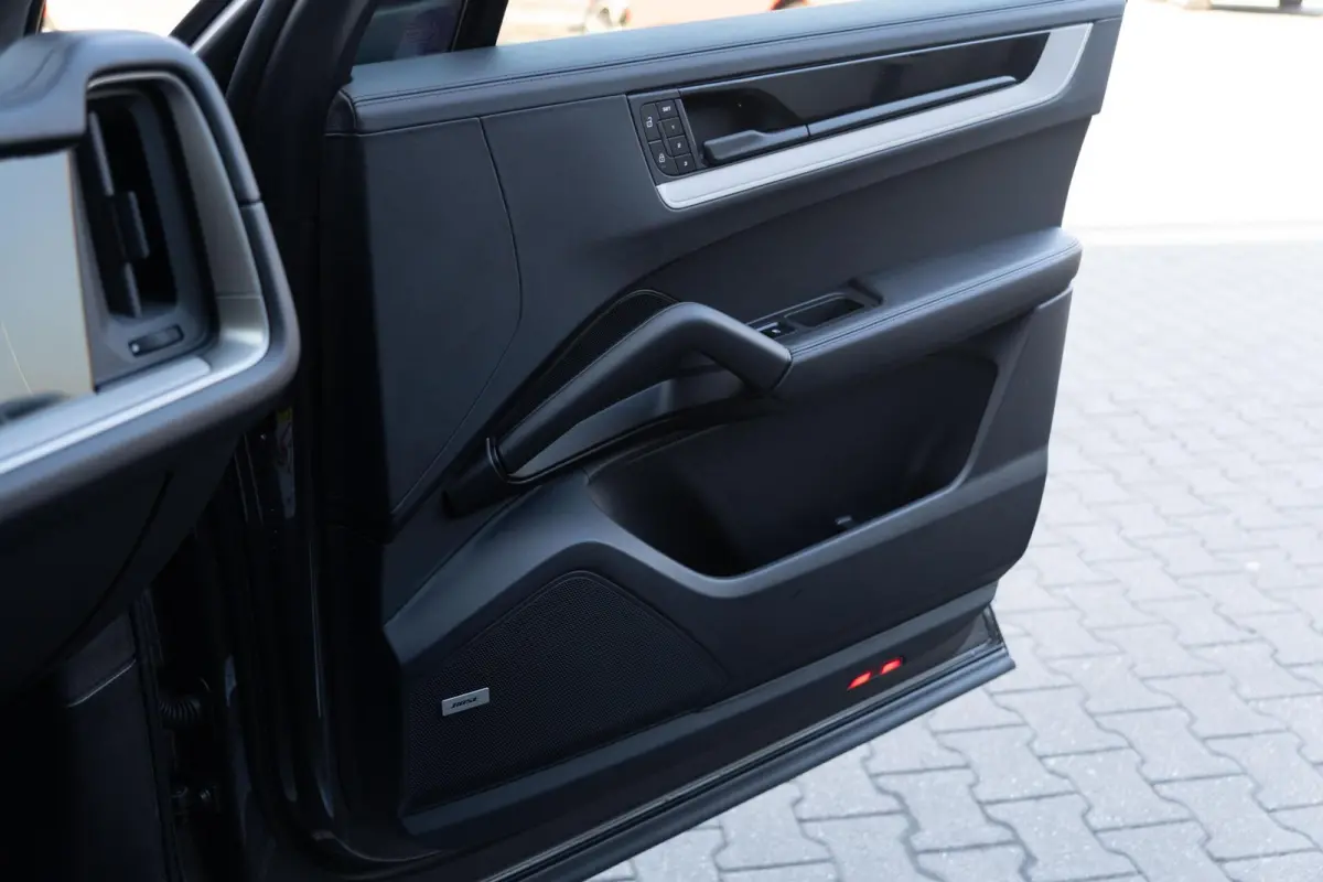 3.0 E-Hybrid|Org NL NAP|SportDesign|Panoramadak|PDCC|PTV|BOSE|Sportuitlaat |Achteras besturing|Full Options|Dealer Onderhouden