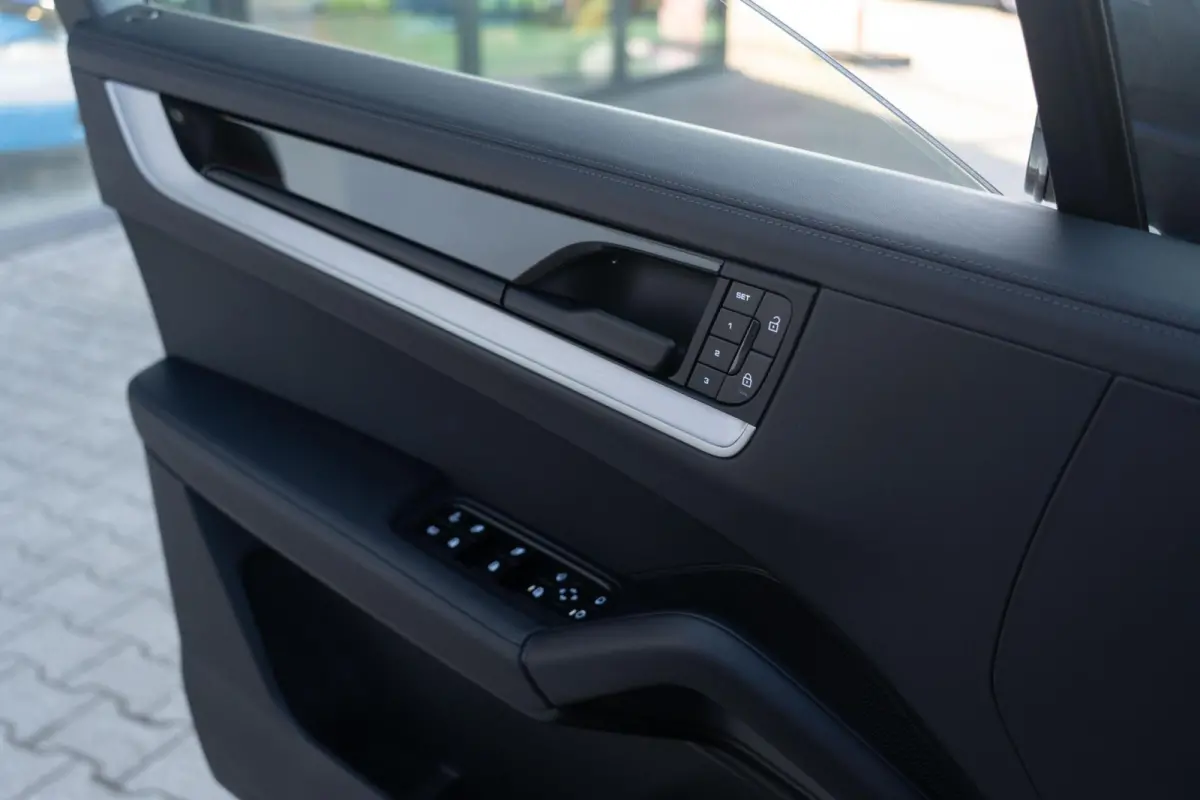 3.0 E-Hybrid|Org NL NAP|SportDesign|Panoramadak|PDCC|PTV|BOSE|Sportuitlaat |Achteras besturing|Full Options|Dealer Onderhouden