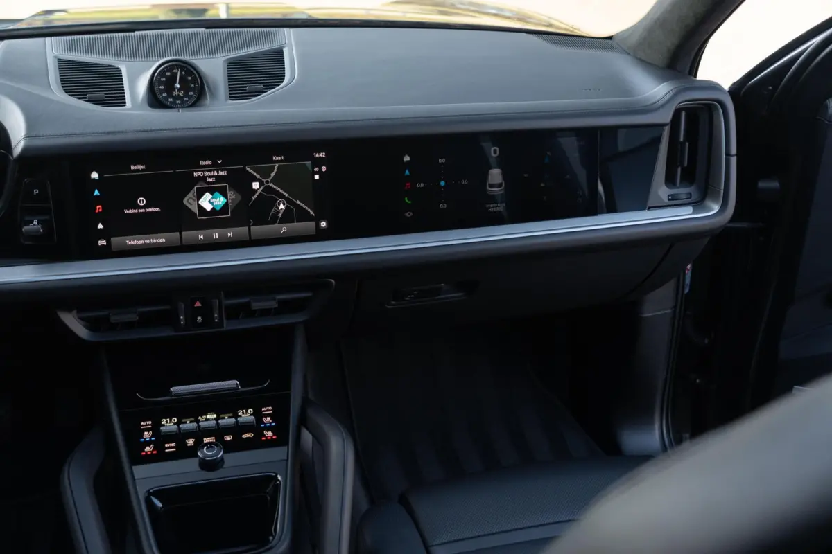 3.0 E-Hybrid|Org NL NAP|SportDesign|Panoramadak|PDCC|PTV|BOSE|Sportuitlaat |Achteras besturing|Full Options|Dealer Onderhouden