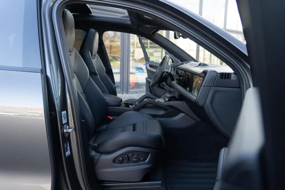 3.0 E-Hybrid|Org NL NAP|SportDesign|Panoramadak|PDCC|PTV|BOSE|Sportuitlaat |Achteras besturing|Full Options|Dealer Onderhouden