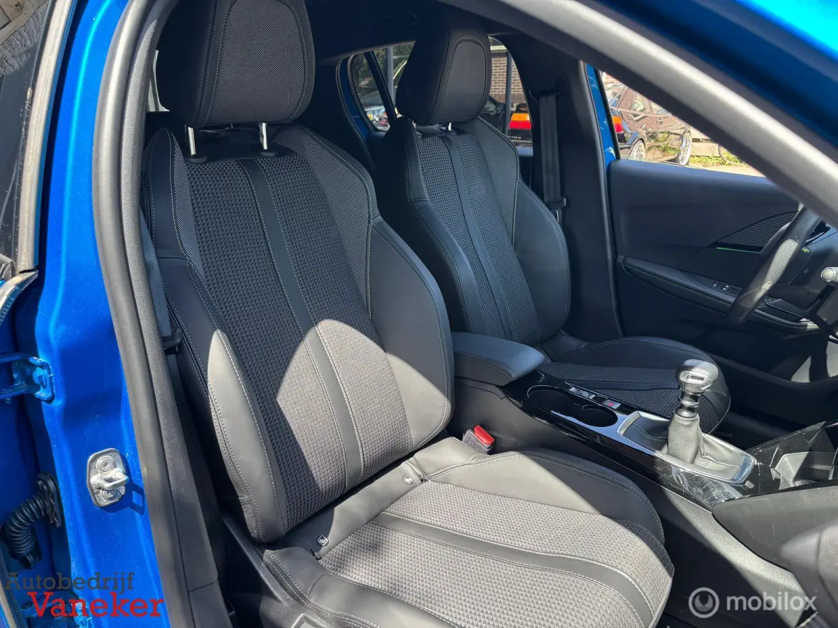 1.2 PureTech GT Pack|Vertigo Blue|Carplay|Camera