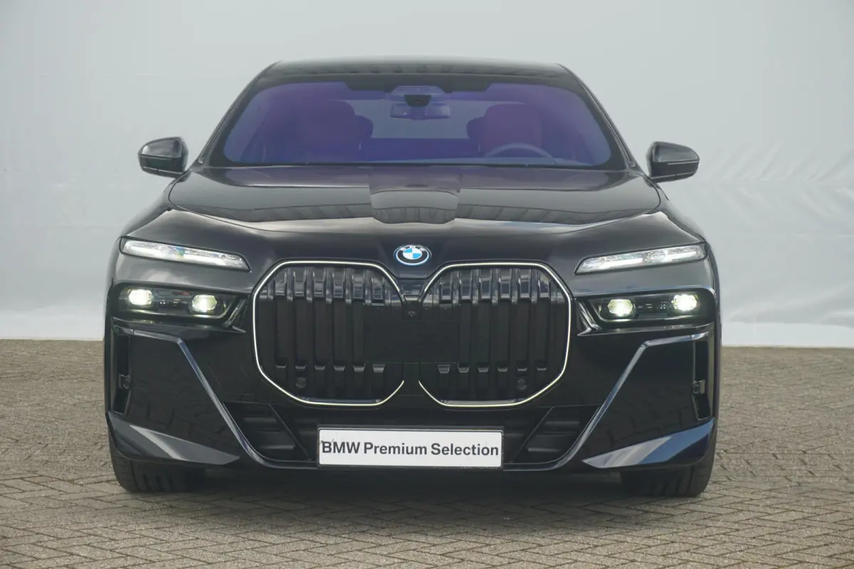xDrive60 M Sport Individual Interieur / Skylounge / Active Steering / Connoisseur Pack