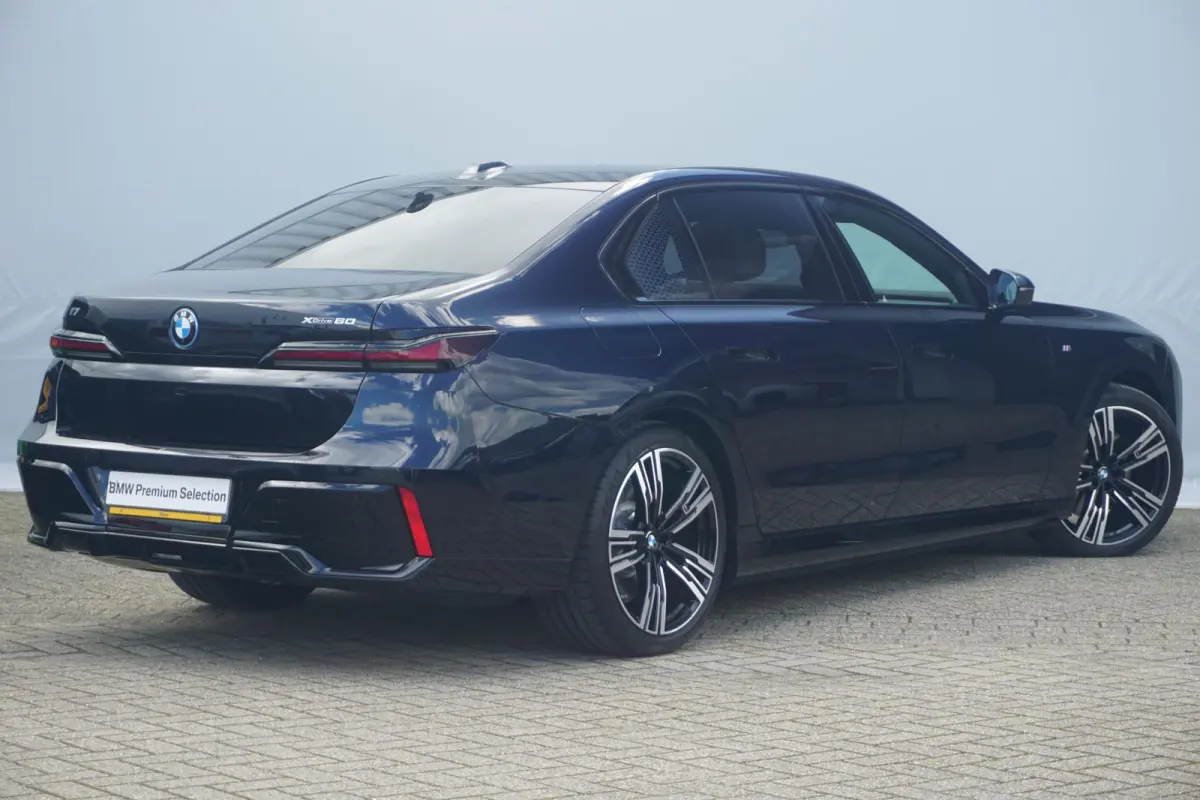 xDrive60 M Sport Individual Interieur / Skylounge / Active Steering / Connoisseur Pack