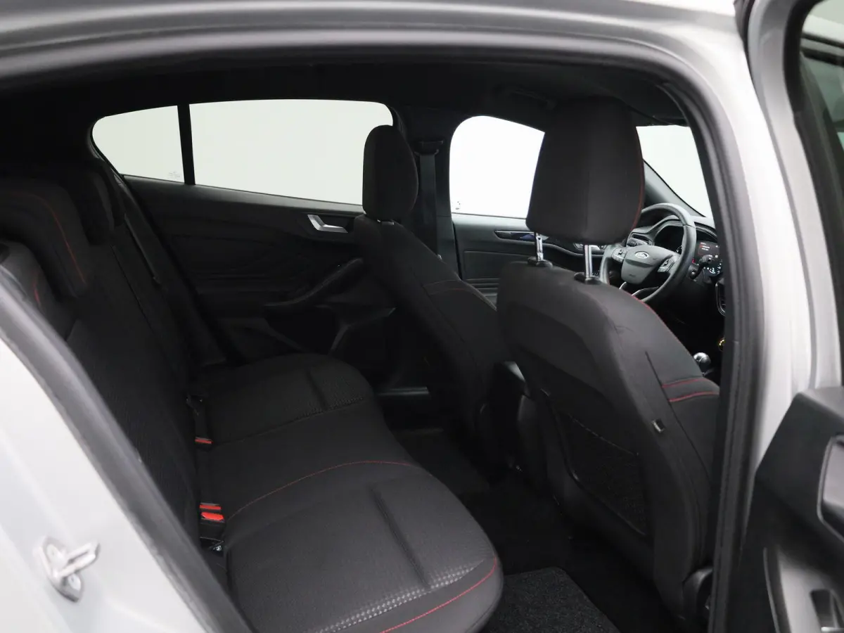 1.0 EcoBoost ST Line Business | Apple Carplay/Android Auto | Winterpakket | Cruise Control | Lichtmetalen Velgen |