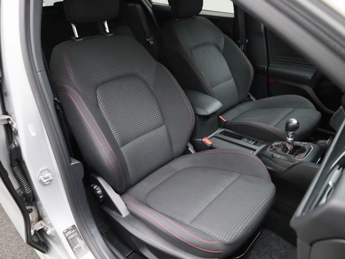1.0 EcoBoost ST Line Business | Apple Carplay/Android Auto | Winterpakket | Cruise Control | Lichtmetalen Velgen |