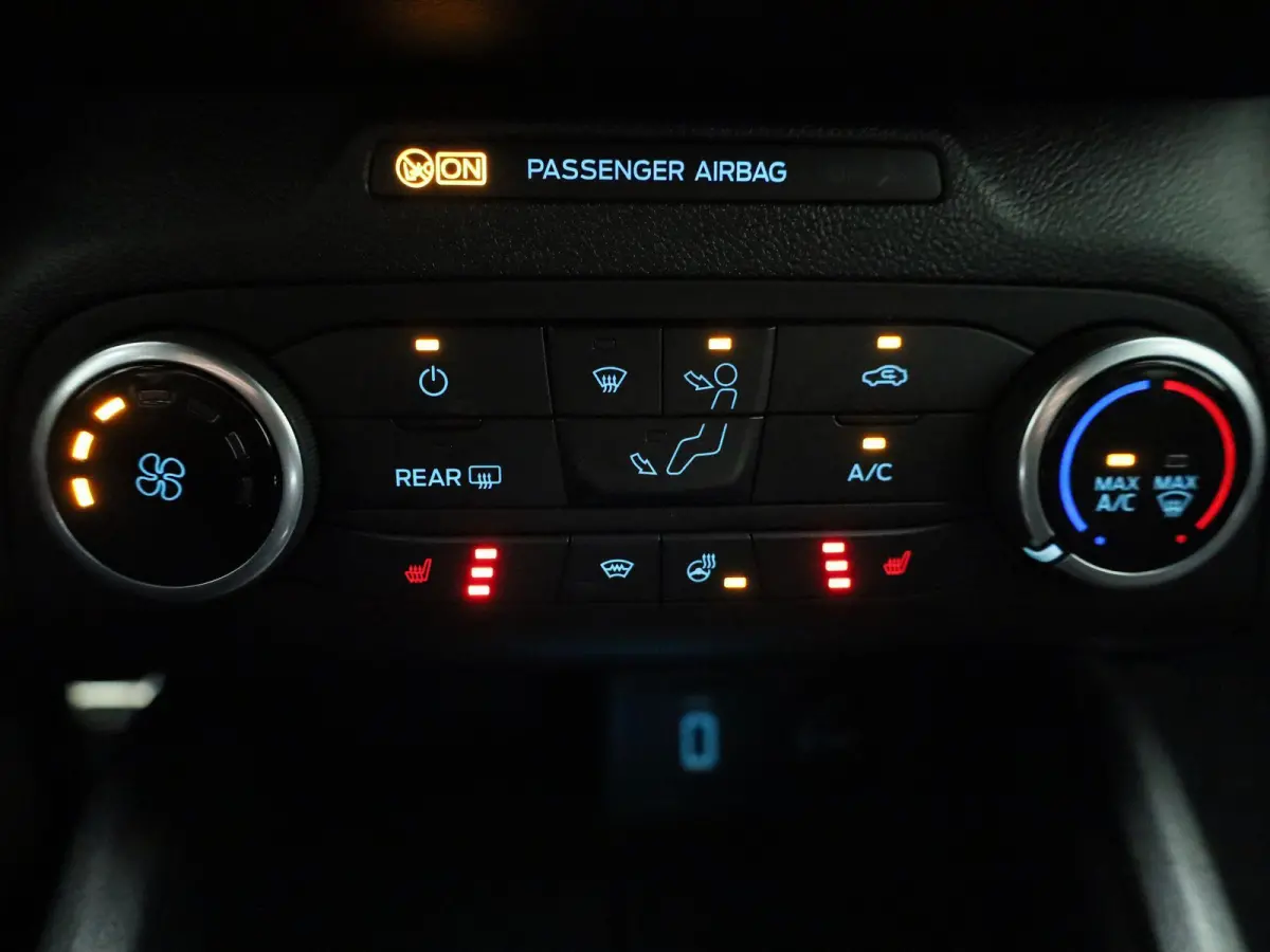 1.0 EcoBoost ST Line Business | Apple Carplay/Android Auto | Winterpakket | Cruise Control | Lichtmetalen Velgen |